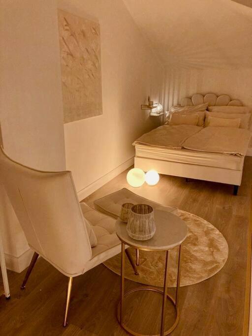Amalfi Home - Stylish Apartment With Terrace Schoenefeld Exterior photo