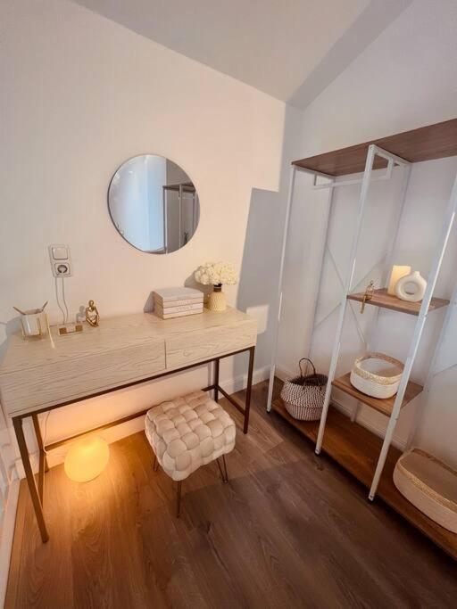 Amalfi Home - Stylish Apartment With Terrace Schoenefeld Exterior photo