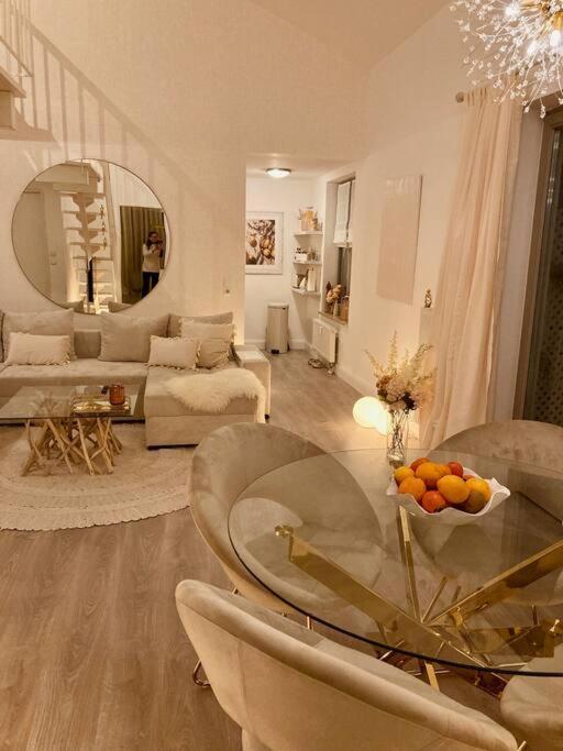 Amalfi Home - Stylish Apartment With Terrace Schoenefeld Exterior photo