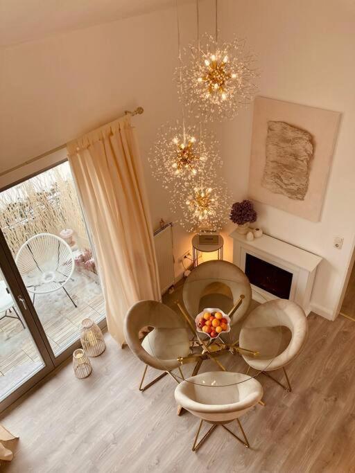 Amalfi Home - Stylish Apartment With Terrace Schoenefeld Exterior photo